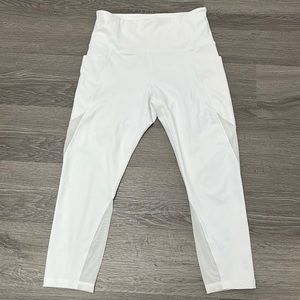 Athleta Women’s White Capri Mesh Leggings- size small